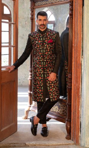 For this festive, a sherwani with flawless embroidery is the optimal choice. It becomes a highlight of your wardrobe when worn with a matching simple kurta and trousers. 948 by 1280 pixels